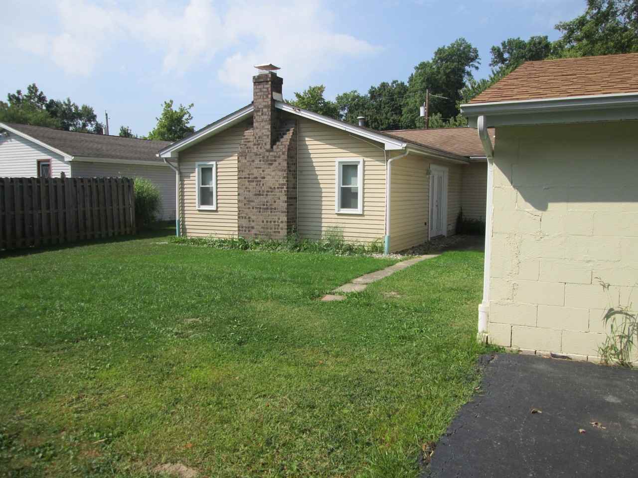 2433 Bainbridge Ave - Photo 5 of 18