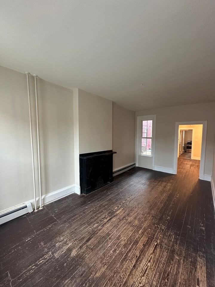 409 Walnut St - Photo 3 of 16