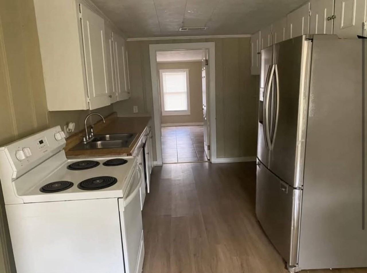 1027 Woodville Dr - Photo 2 of 4