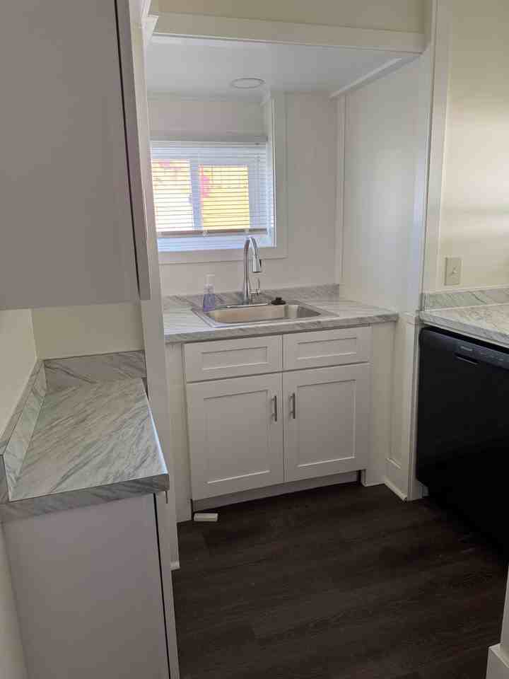 439 S Church St - Photo 6 of 12