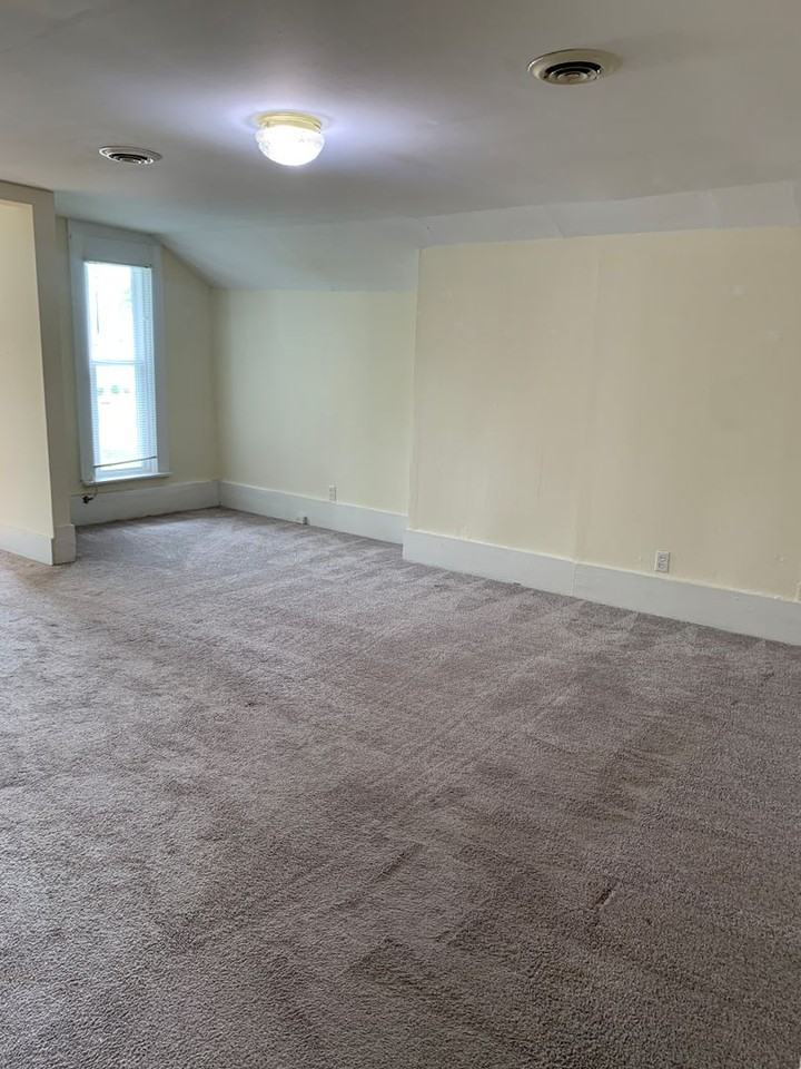 4812 Franklin Avenue - Photo 7 of 11