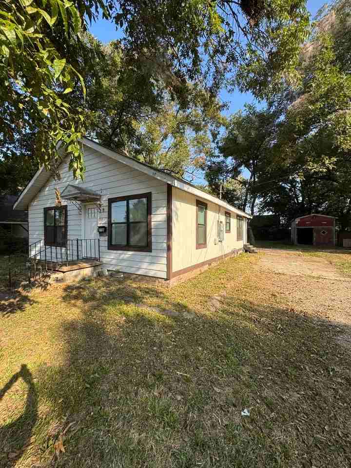 1412 W Monroe Ave - Photo 2 of 17