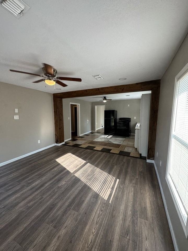 1412 W Monroe Ave - Photo 3 of 17