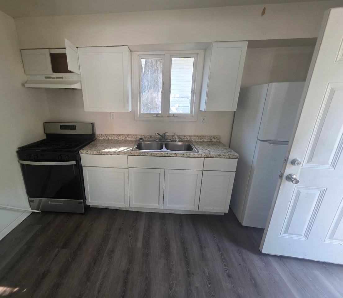 367 Conley Ave - Photo 2 of 5