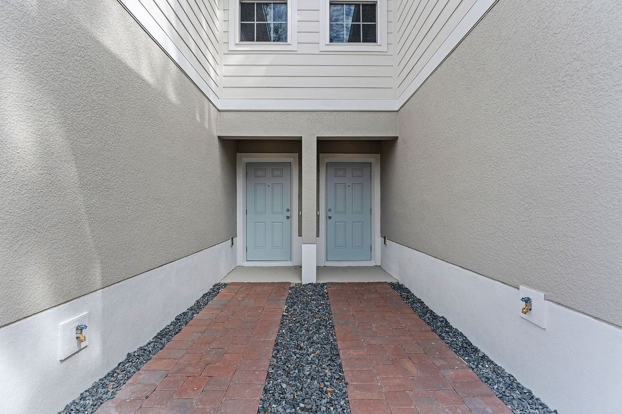 2402 Mercury Way - Photo 4 of 32