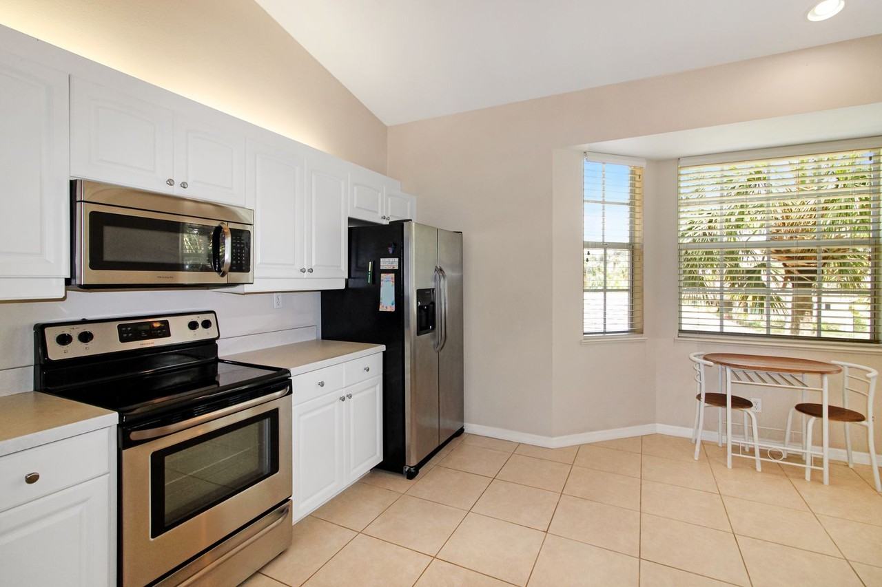 780 780 Montrose Drive - Montrose Dr, 780 #203 - Photo 3 of 20