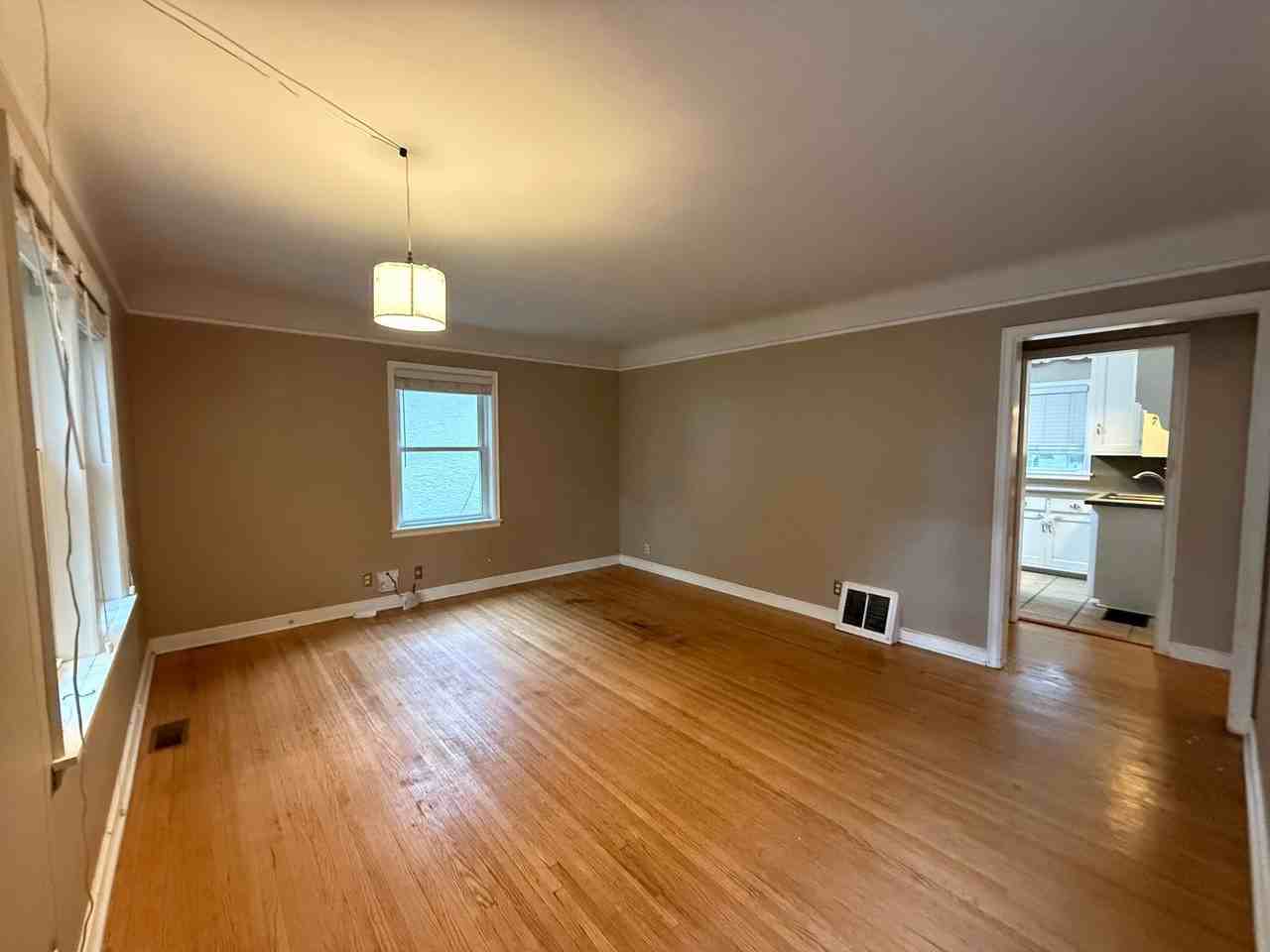 5308 44th Ave S - Photo 7 of 34