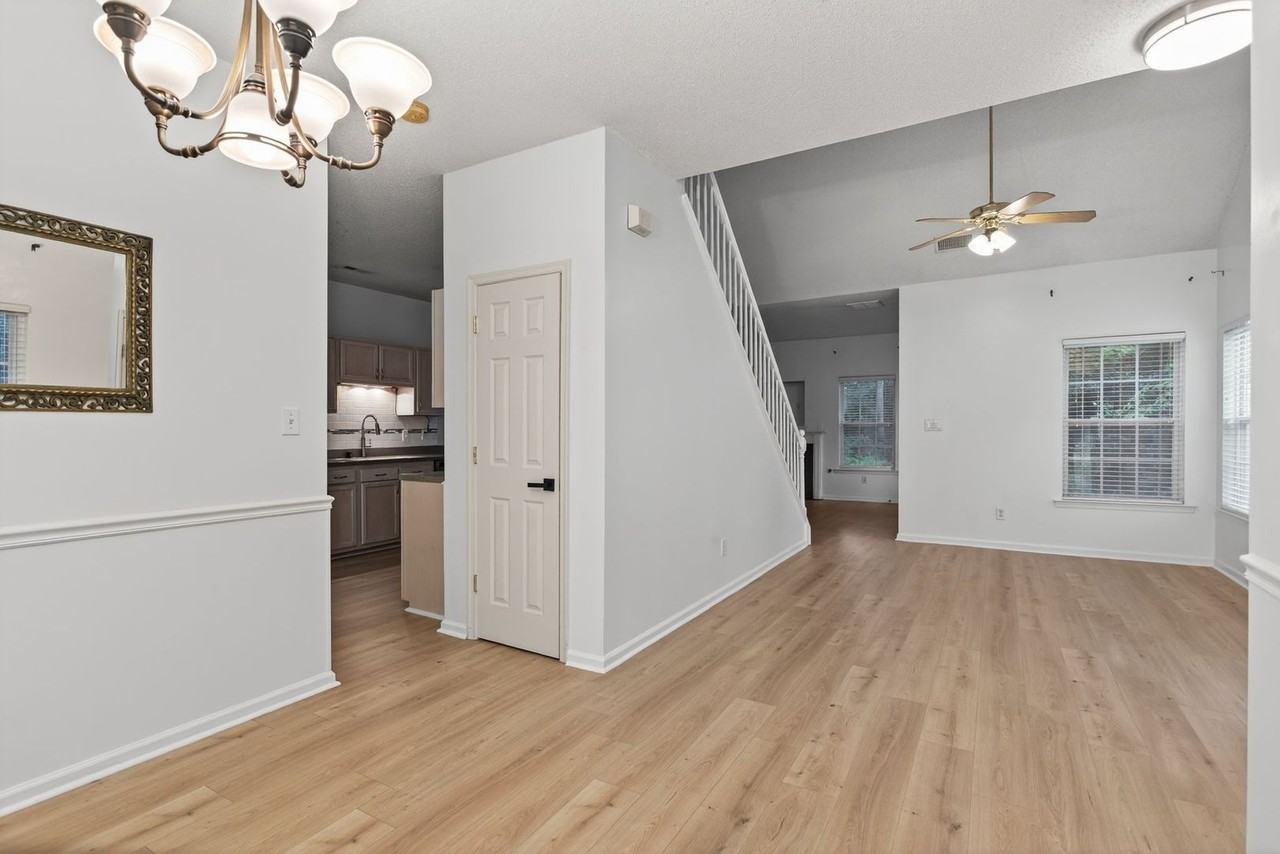 302 Dorothy Dr - Photo 2 of 19