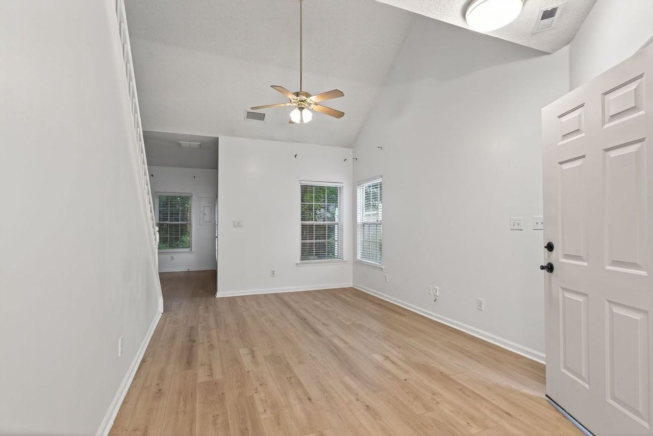 302 Dorothy Dr - Photo 4 of 19