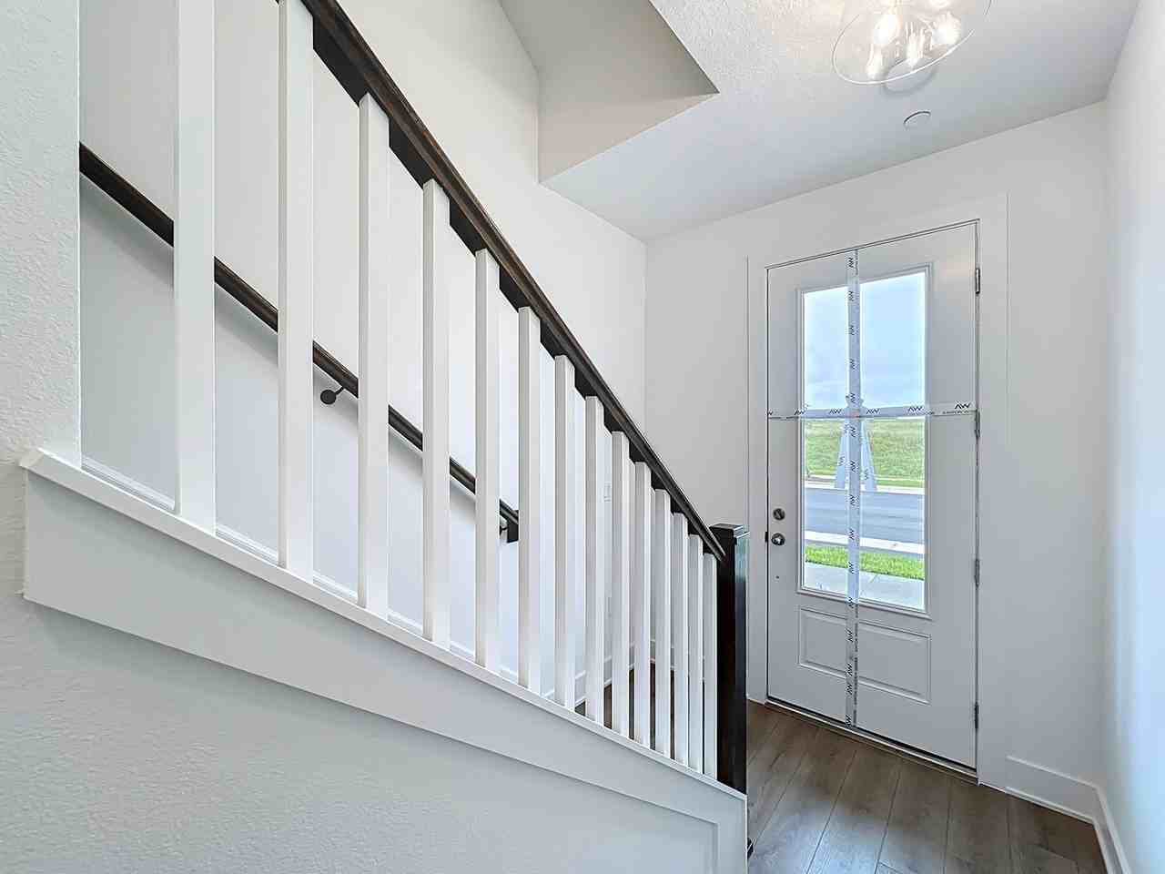 15465 Hamlin Park Dr - Photo 4 of 50