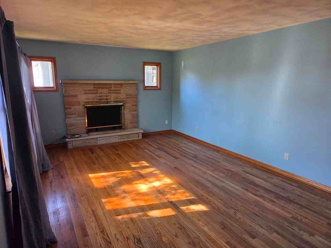 247 School St - Photo 3 of 8