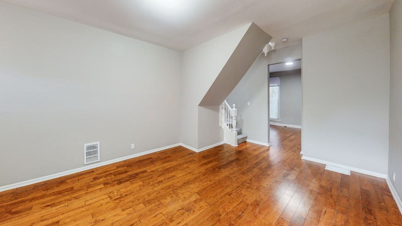 1022 E 20th St - Photo 2 of 21