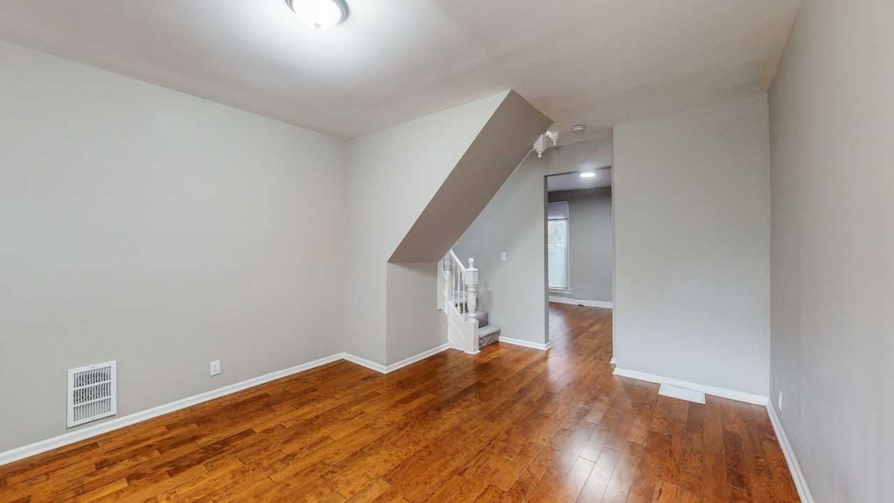 1022 E 20th St - Photo 4 of 21