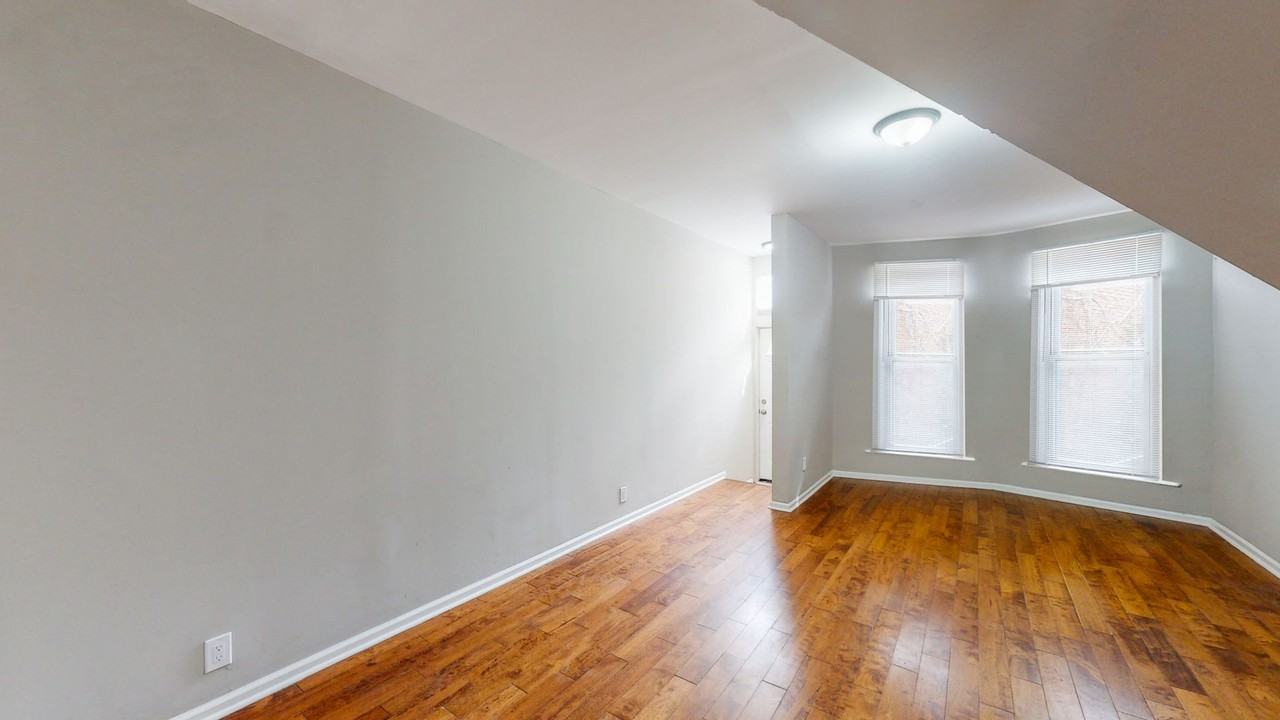 1022 E 20th St - Photo 5 of 21