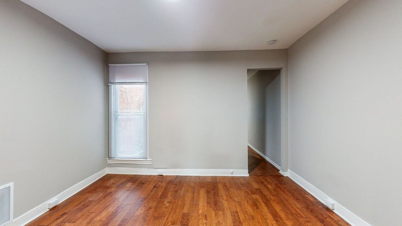 1022 E 20th St - Photo 6 of 21