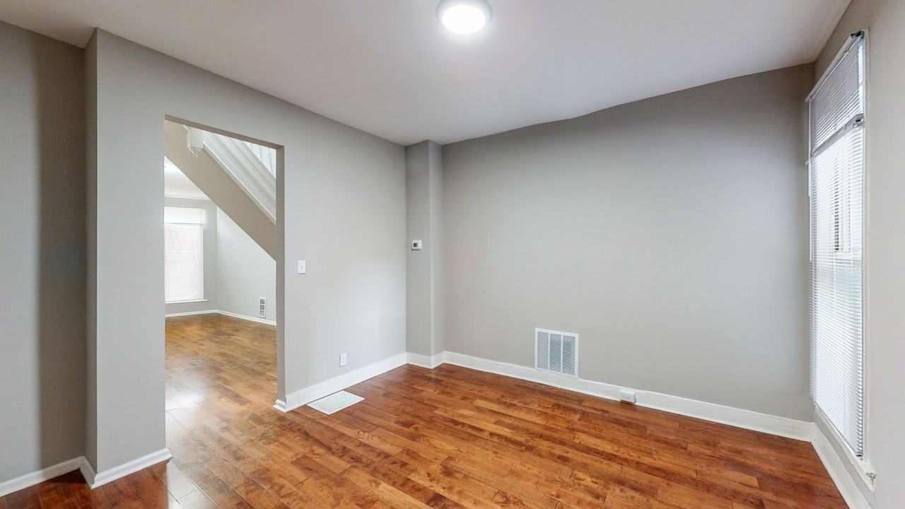 1022 E 20th St - Photo 7 of 21