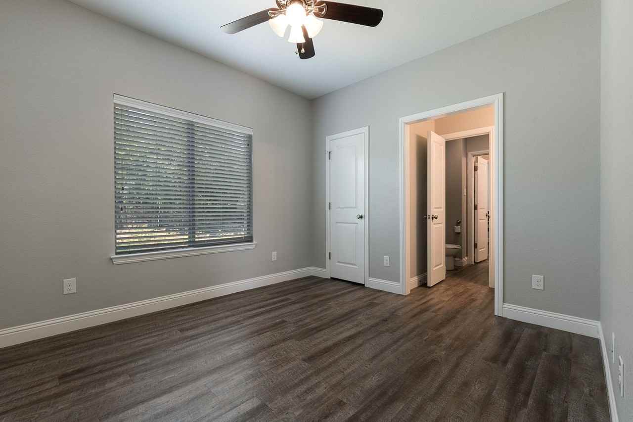 2404 W Lowden St - Photo 5 of 12