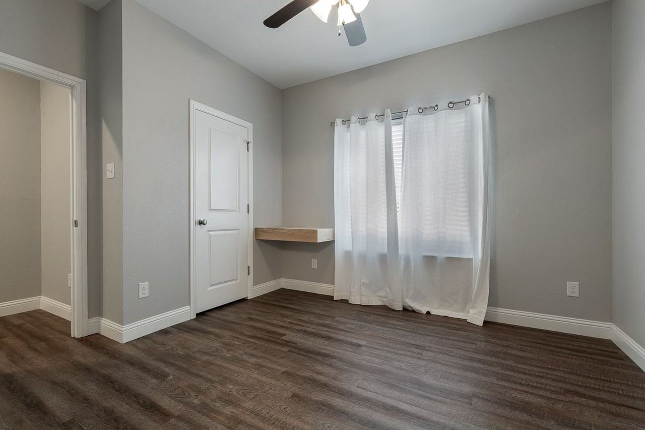 2404 W Lowden St - Photo 6 of 12