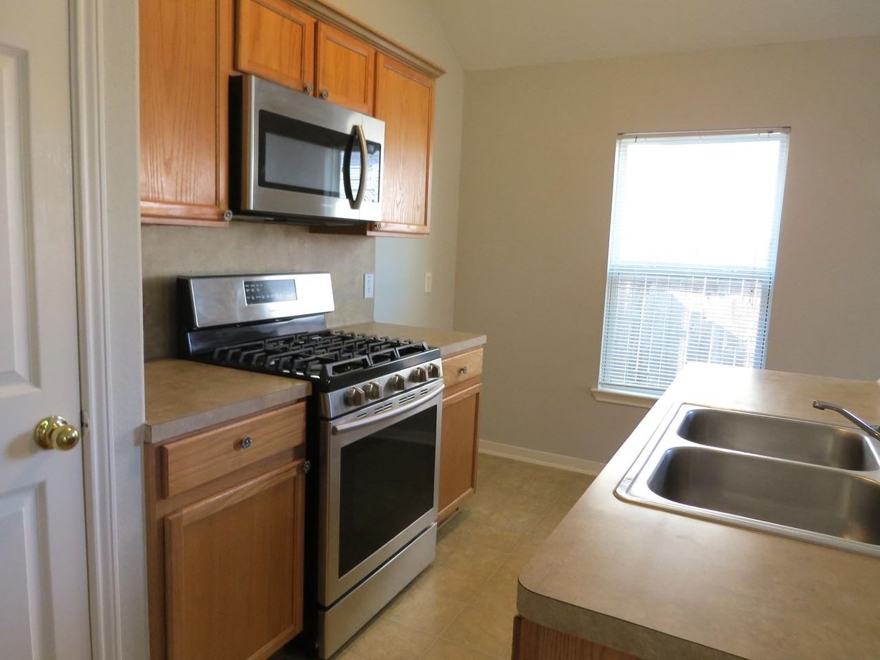 6306 Wellington Meadows Dr - Photo 5 of 23