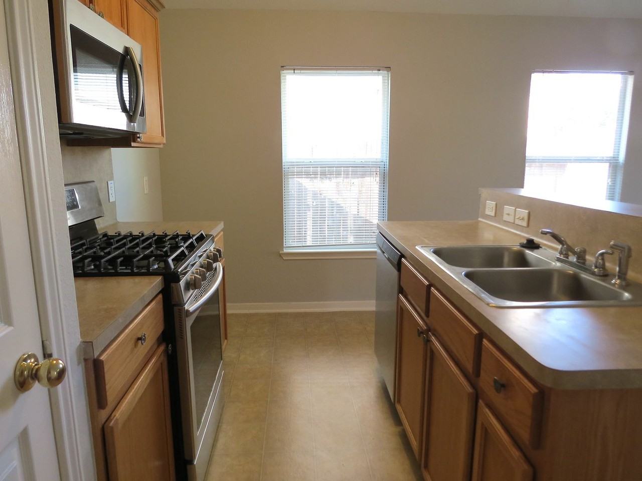 6306 Wellington Meadows Dr - Photo 7 of 23