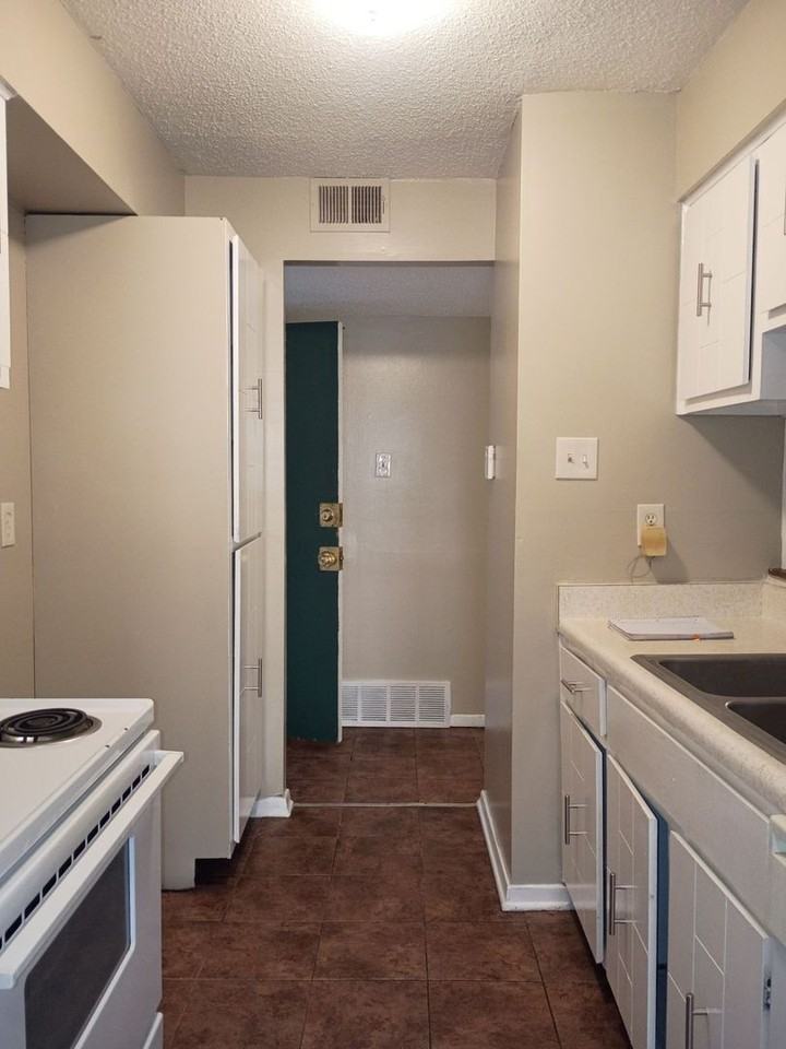 2835 Los Gatos Ct #3 - Photo 3 of 8