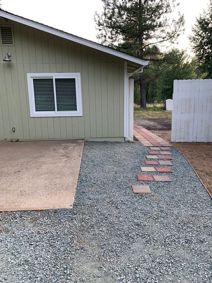 16648 Lake Vera Purdon Rd - Photo 2 of 12
