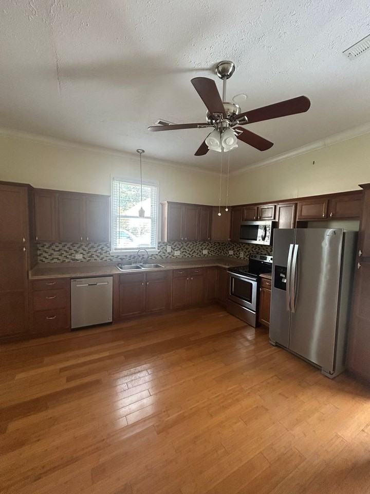 24 A St Sw - Photo 3 of 13