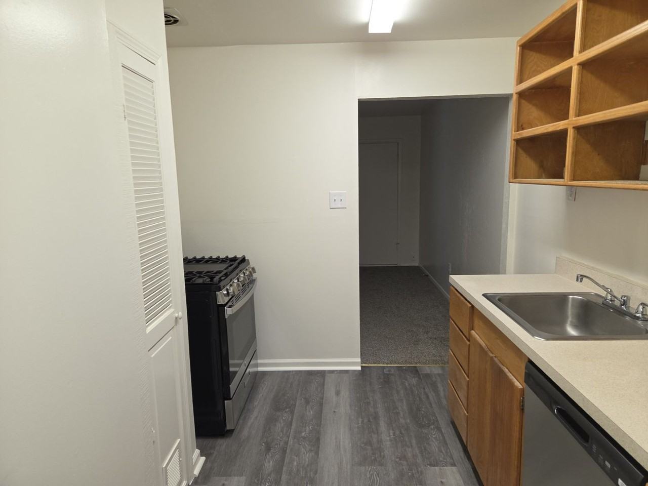 808 Los Angeles Ave #4 - Photo 5 of 9