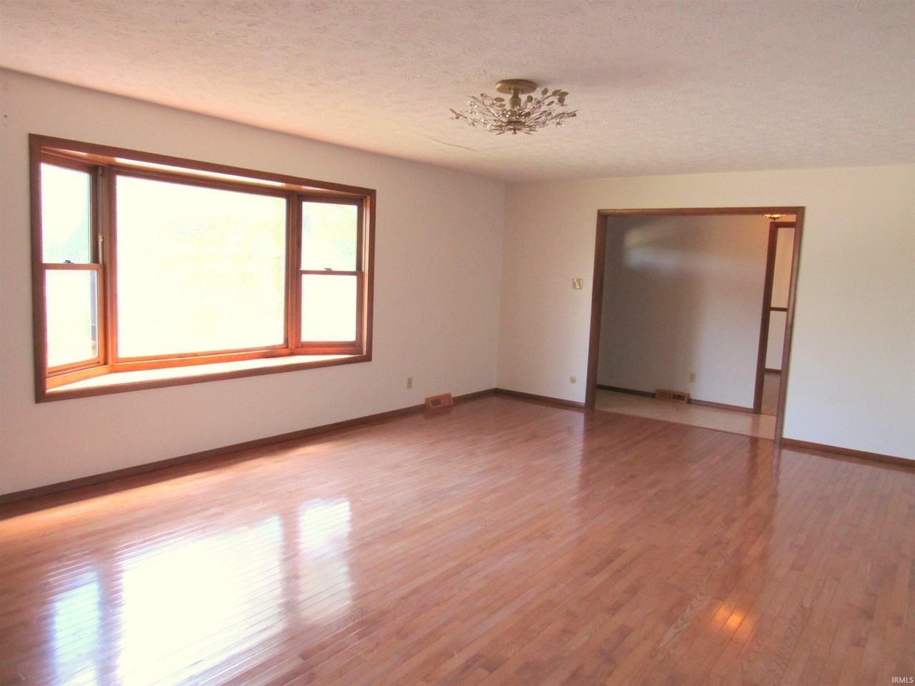 4401 E Cambridge Ct - Photo 3 of 20