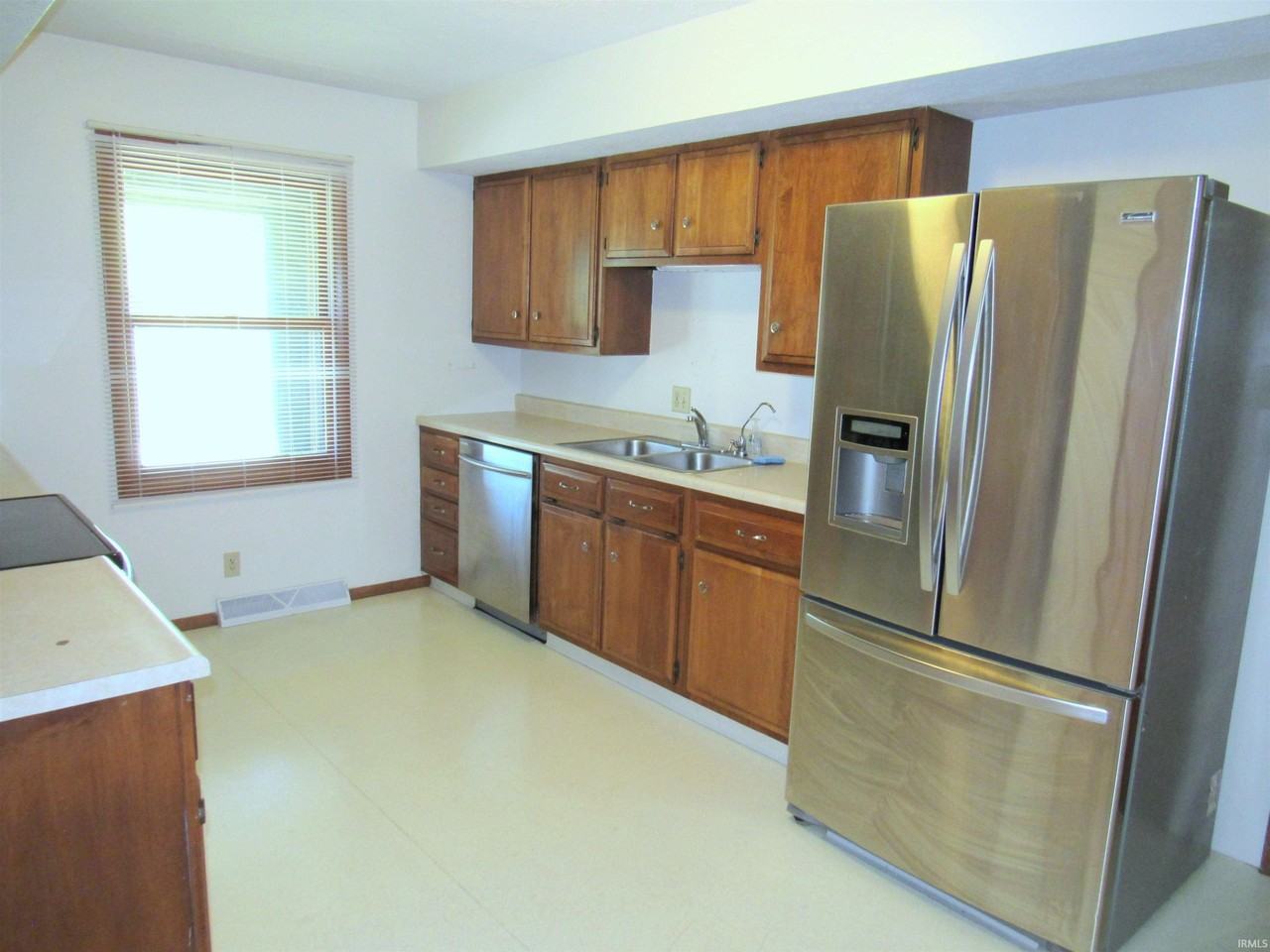 4401 E Cambridge Ct - Photo 4 of 20