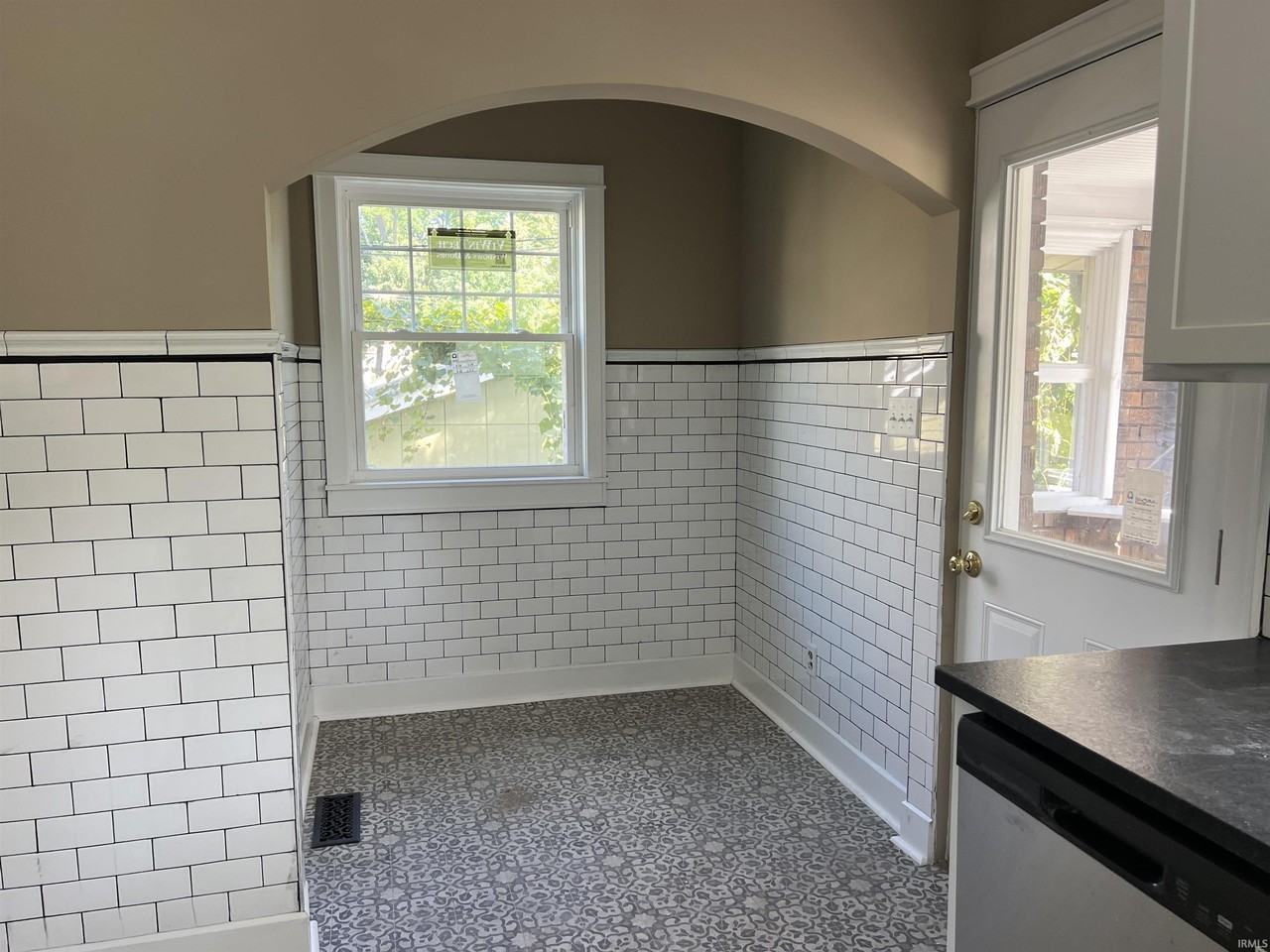 814 N Washington St - Photo 2 of 22