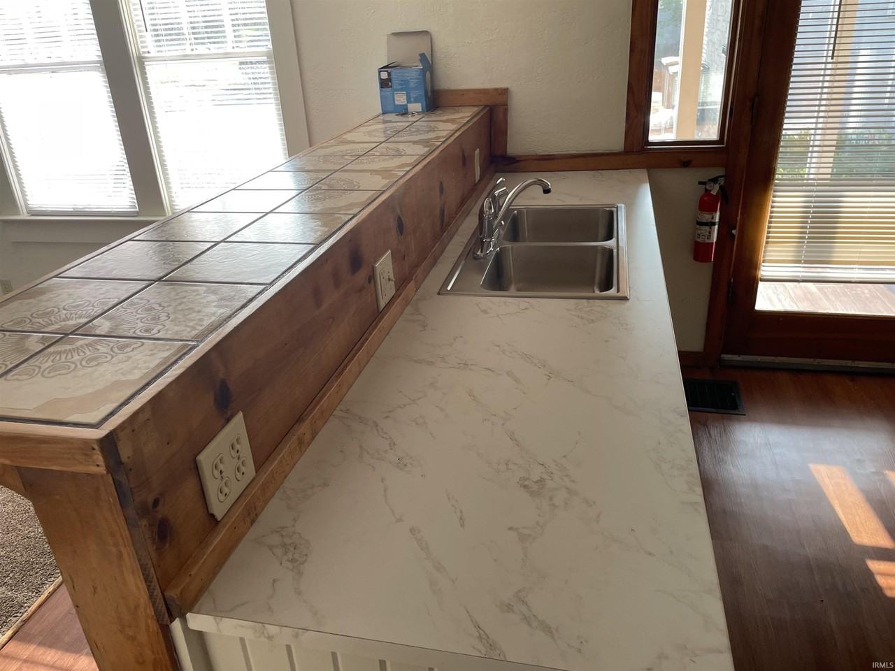 410 E Hillside Dr - Photo 6 of 35