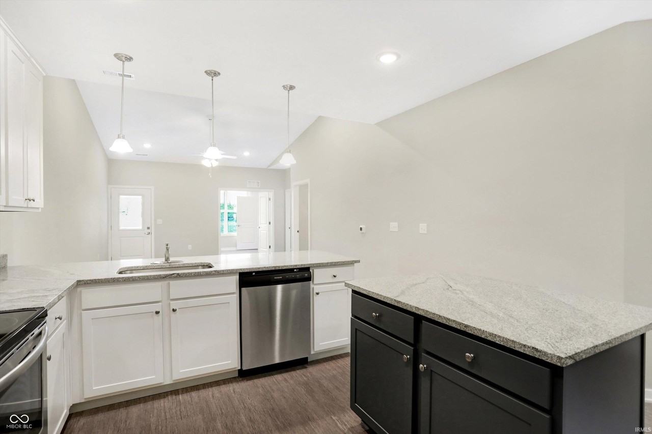 1905 Chambers Dr - Photo 4 of 13