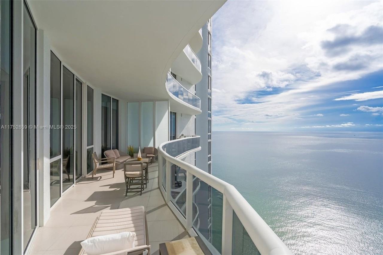 15811 Collins Ave #3407