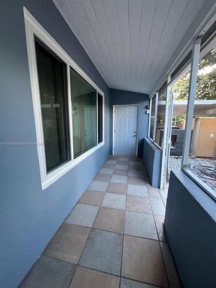 1330 Ne 203rd St - Photo 4 of 48