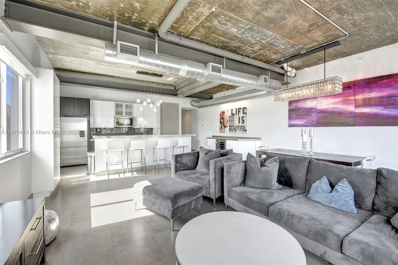 110 Se 2nd St #203 - Photo 3 of 38