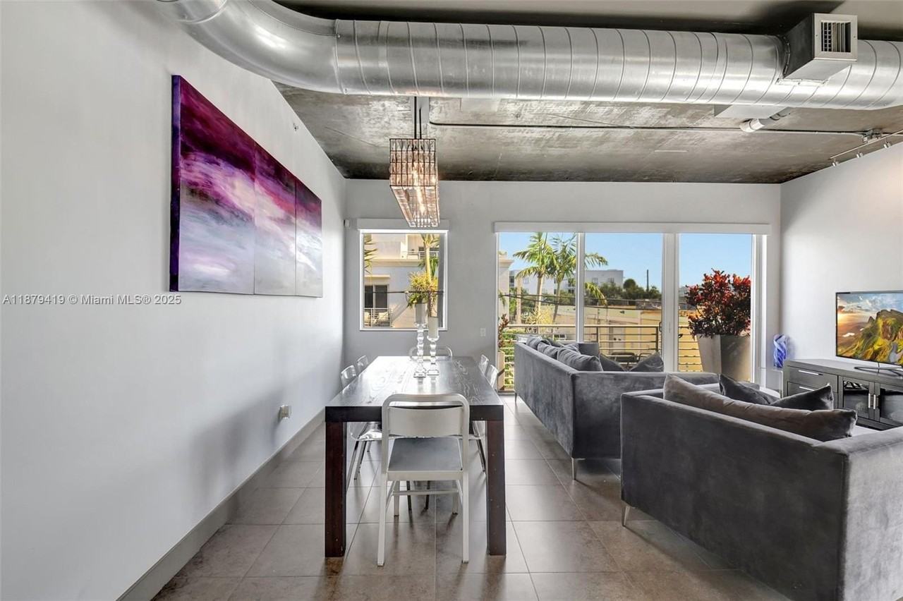 110 Se 2nd St #203 - Photo 5 of 38