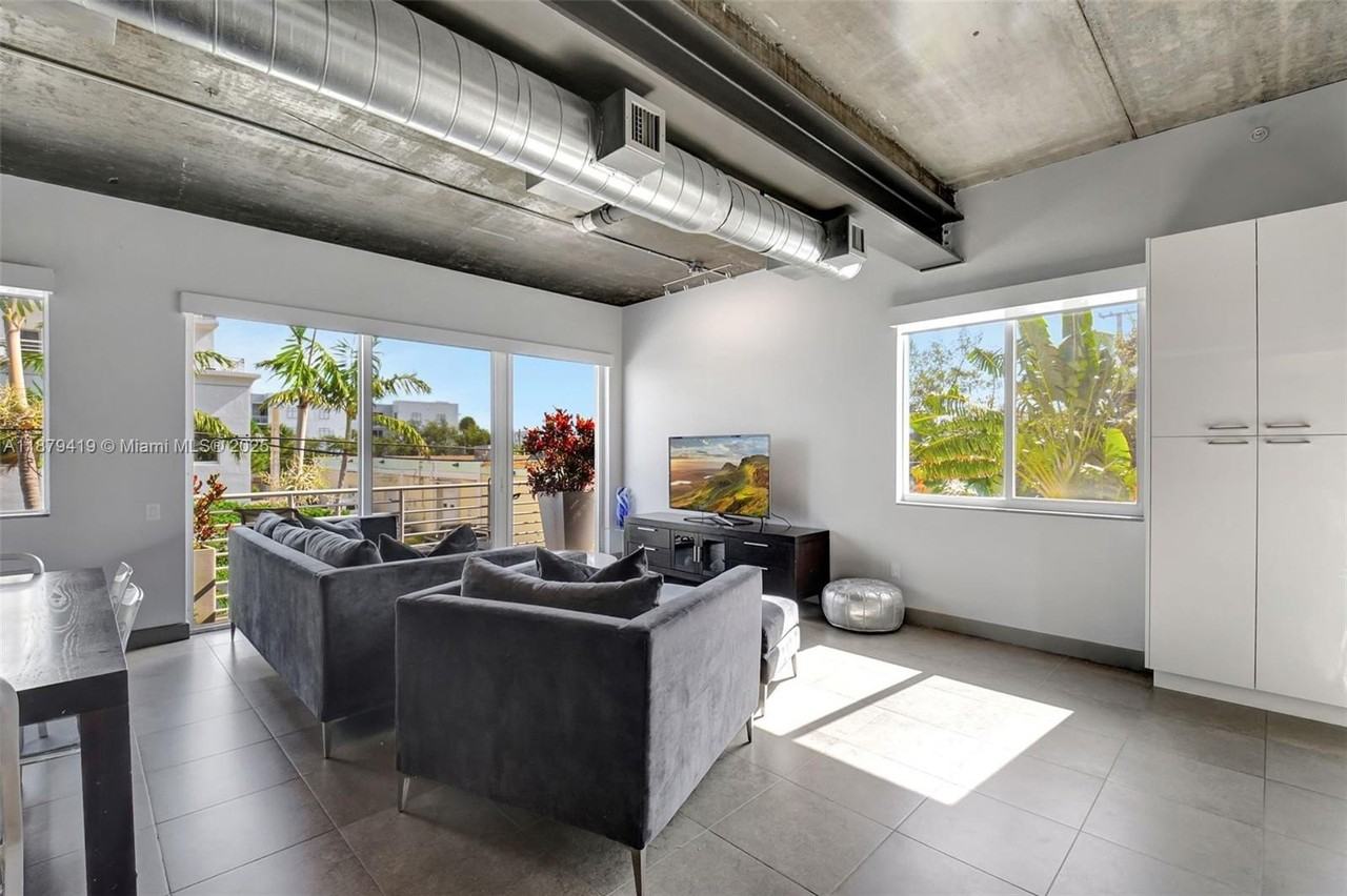 110 Se 2nd St #203 - Photo 6 of 38