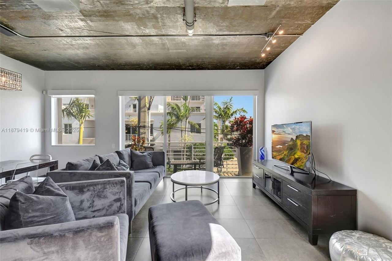 110 Se 2nd St #203 - Photo 7 of 38