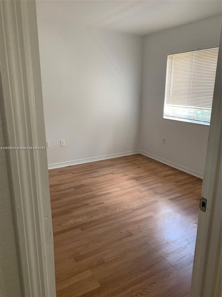 26232 Sw 135th Pl #0 - Photo 7 of 9