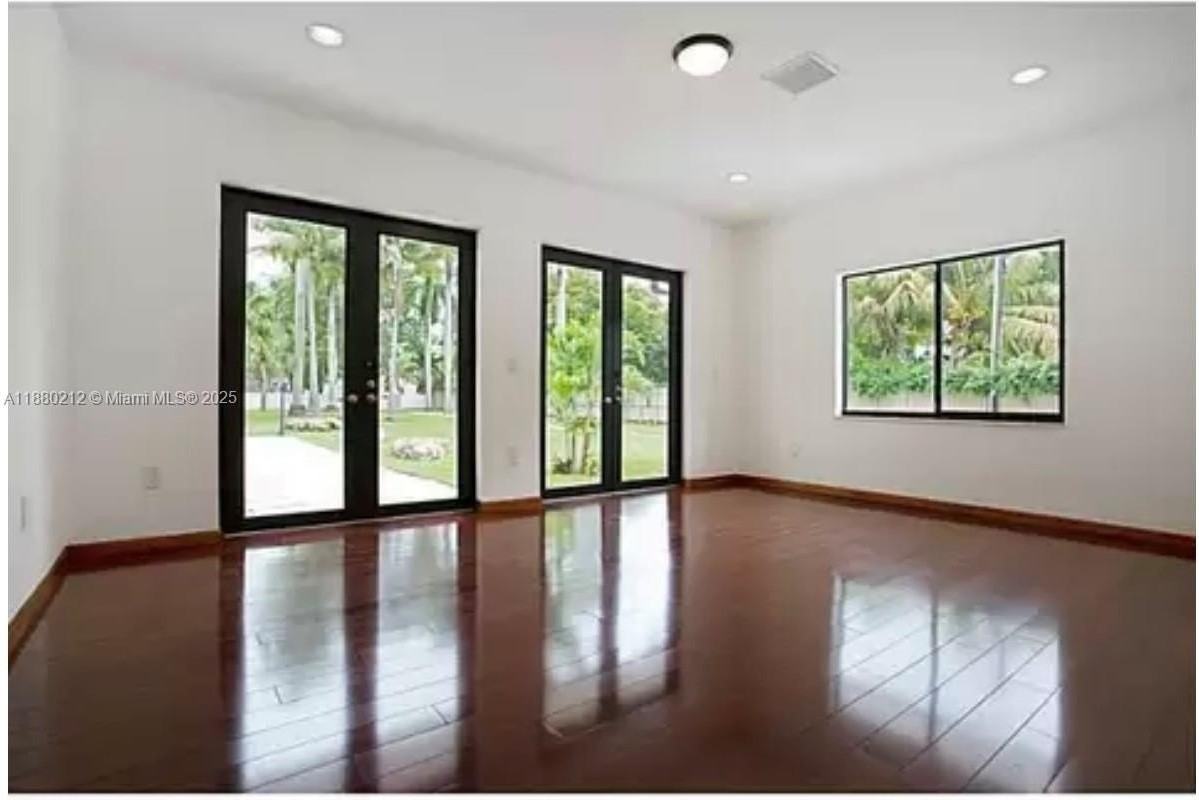 8800 Southwest 112th Street - Photo 4 of 6