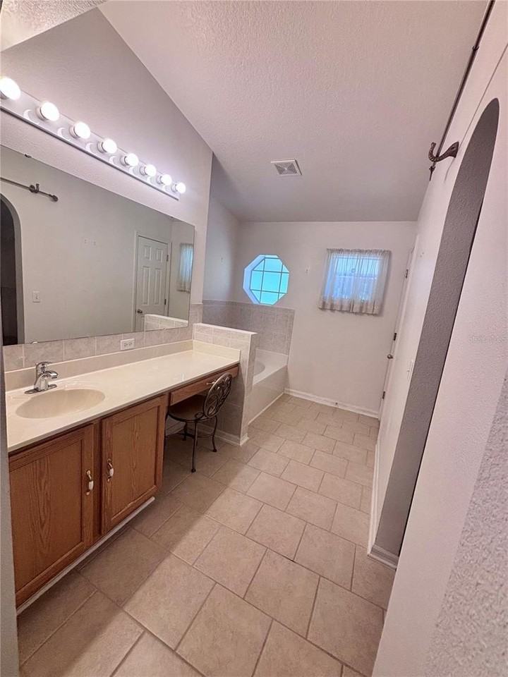 6925 Hemlock Rd - Photo 3 of 15