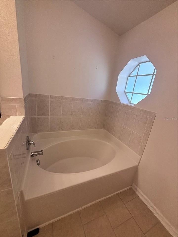 6925 Hemlock Rd - Photo 5 of 15