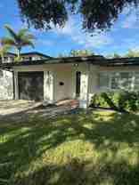 4390 Maple St Ne - Photo 1 of 1
