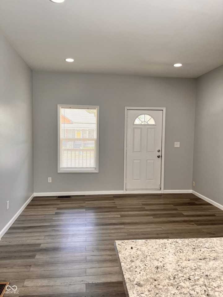 1756 S Delaware St - Photo 5 of 23