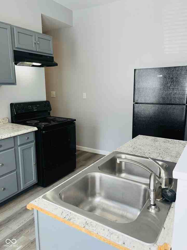 1756 S Delaware St - Photo 7 of 23