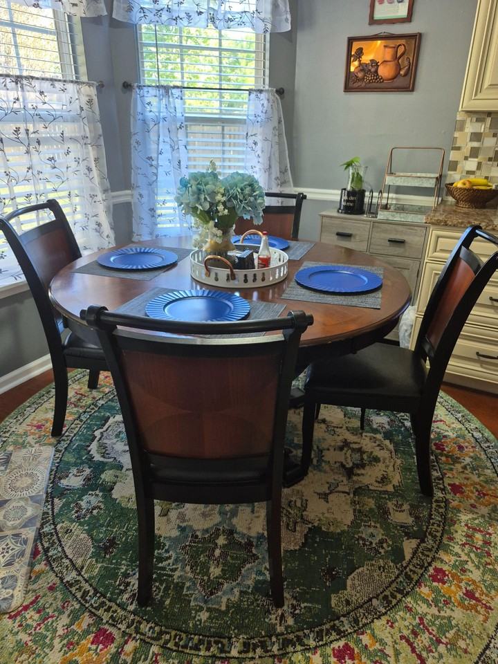 Roxy Ct - Photo 2 of 6