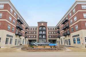 featured image of 10 N Lake St #307