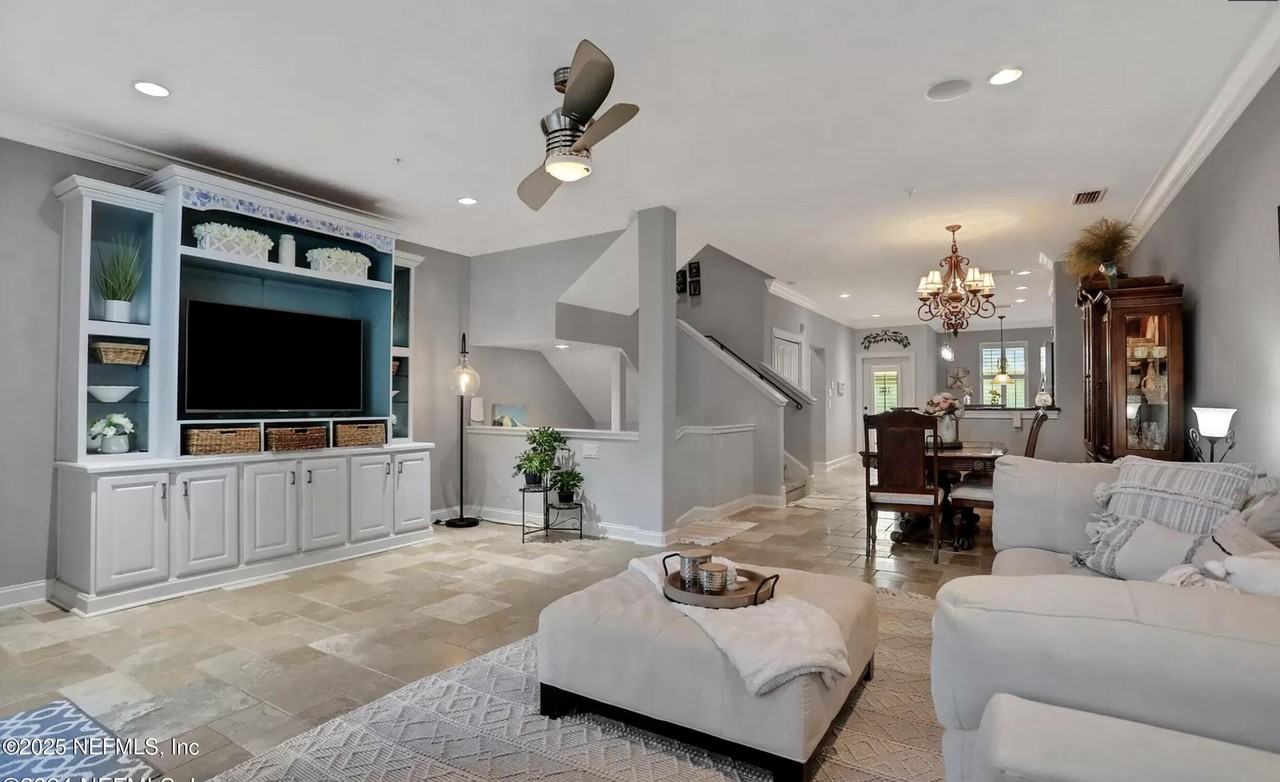 905 2nd St N #C - Photo 4 of 33