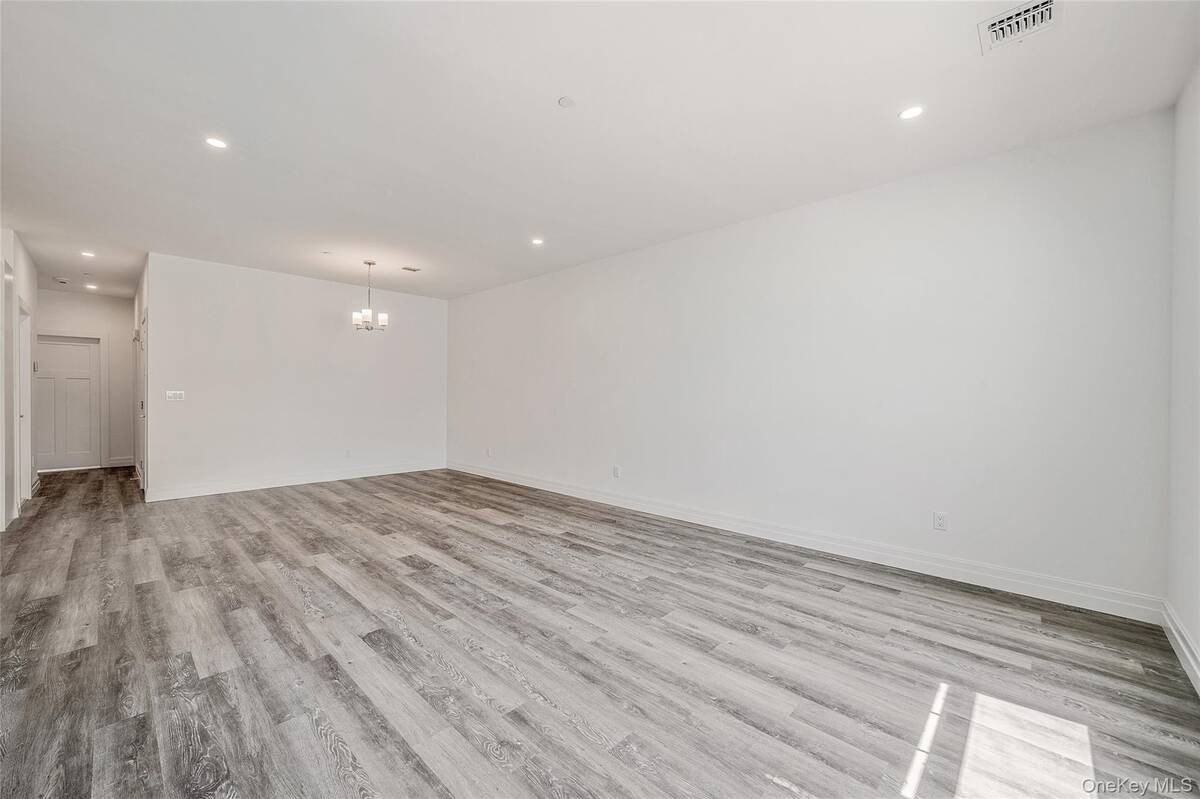 103 Dover St - Photo 7 of 45